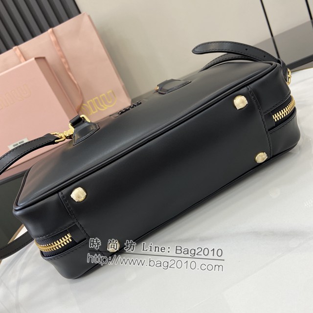 miumiu專櫃繆繆最新款Arcadie牛皮革中號保齡球手提包斜挎包 jh2318型號：5BB148